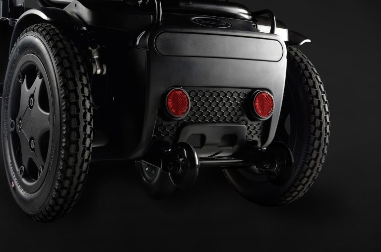 q100-base-black